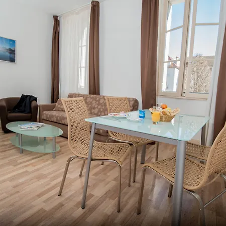 Royal Aparthotel 3*
