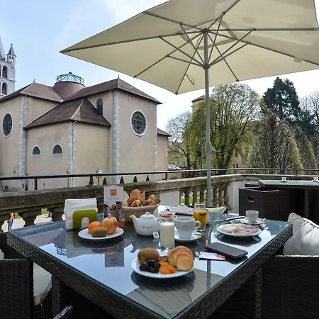 Royal Aparthotel 3*
